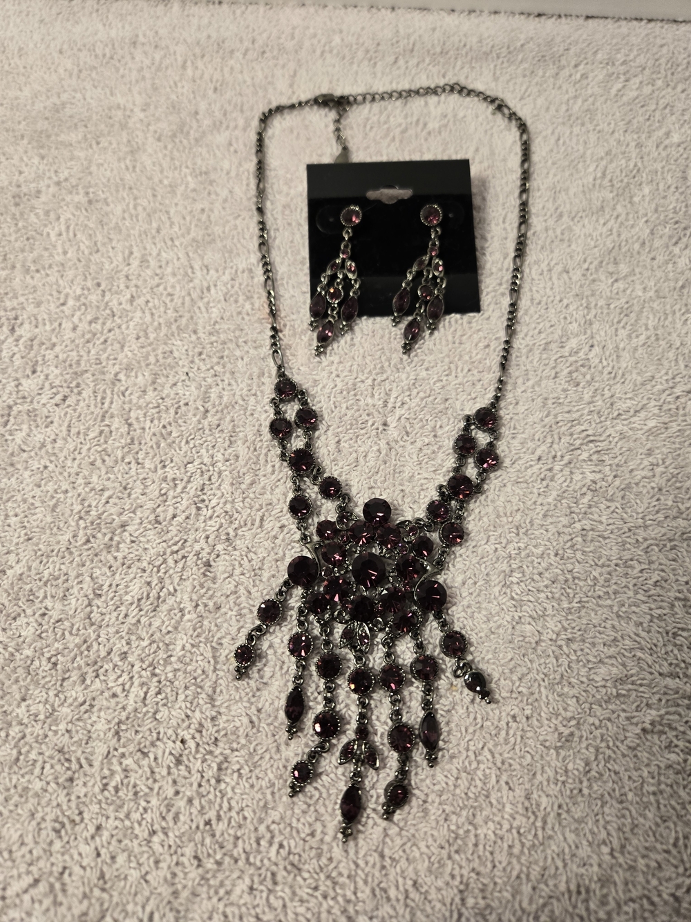 Costume Jewelry Necklace & Earring Set
